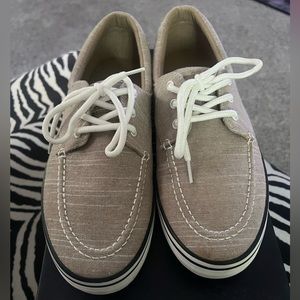 Nautica Albemarle / Beige men’s boat shoes size 9.5. Worn 3 times. Have box.
